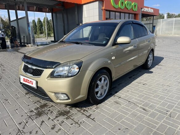 2010 Kia Rio II Рестайлинг, бежевый, 600000 рублей - вид 1
