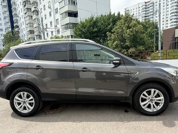 2017 Ford Kuga II Рестайлинг, серый, 1480000 рублей - вид 2