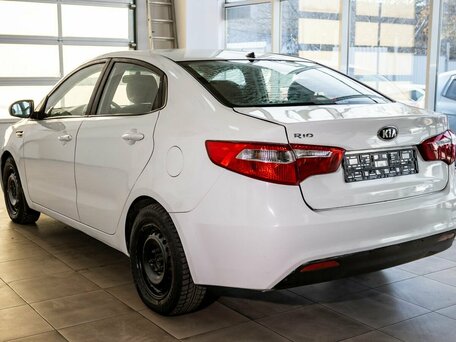 2014 Kia Rio III, белый, 850000 рублей, вид 4