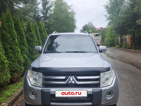 2011 Mitsubishi Pajero IV, серый - вид 1