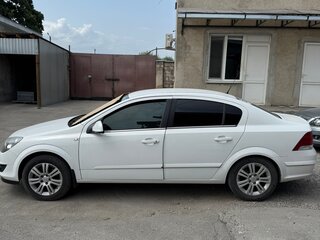 2011 Opel Astra H Рестайлинг, белый, 500000 рублей, вид 4
