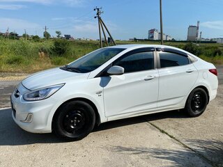 2013 Hyundai Solaris I, белый, 655000 рублей, вид 4
