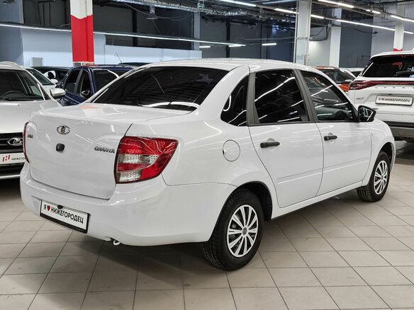 2017 Lada (ВАЗ) Granta I, белый, 421000 рублей - вид 3