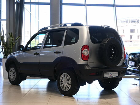 2017 Chevrolet Niva I Рестайлинг, серый, 620000 рублей, вид 4