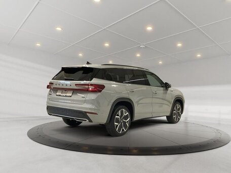2026 Skoda Kodiaq II, серый, 3910000 рублей, вид 2