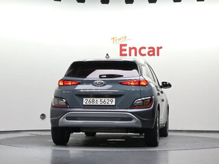 2022 Hyundai Kona I Рестайлинг, серый, 1773009 рублей, вид 4