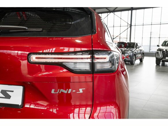 2026 Changan UNI-S I, красный, 3229900 рублей - вид 12