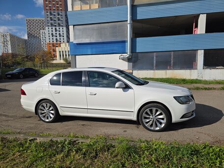 2013 Skoda Superb II Рестайлинг, белый, 1650000 рублей, вид 4