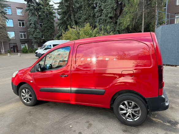 2014 Peugeot Partner, красный, 800000 рублей - вид 4