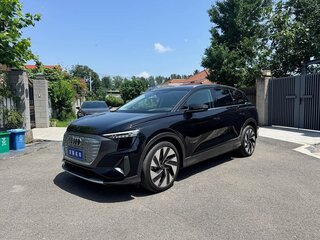 2023 Audi Q5 e-tron 50, чёрный, 4945000 рублей, вид 1