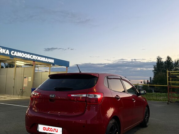 2013 Kia Rio 4-speed III, красный, 850000 рублей - вид 7