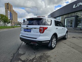 2018 Ford Explorer V Рестайлинг 2, белый, 2649000 рублей, вид 4