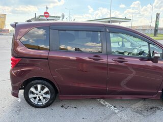 2008 Honda Freed I, красный, 760000 рублей, вид 4