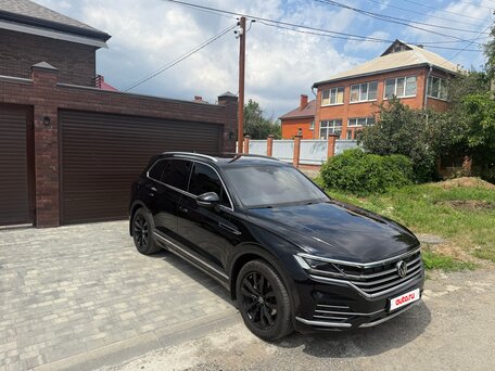 2021 Volkswagen Touareg III, чёрный, 5500000 рублей, вид 5