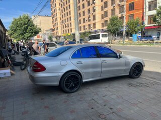 2003 Mercedes-Benz E-Класс 320 III (W211, S211), серебристый, 800000 рублей, вид 2