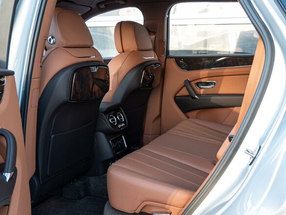 2019 Bentley Bentayga I, серый, 13200000 рублей - вид 9