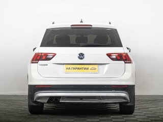 2018 Volkswagen Tiguan II, белый, 2199000 рублей, вид 4