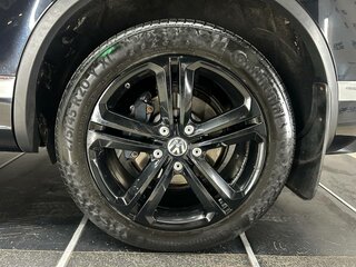 2016 Volkswagen Touareg II Рестайлинг, чёрный, 2900000 рублей, вид 5