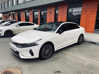 2021 Kia K5 III, белый, 2520000 рублей, вид 1