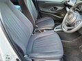 2022 Toyota Yaris IV, белый, 775000 рублей - вид 5