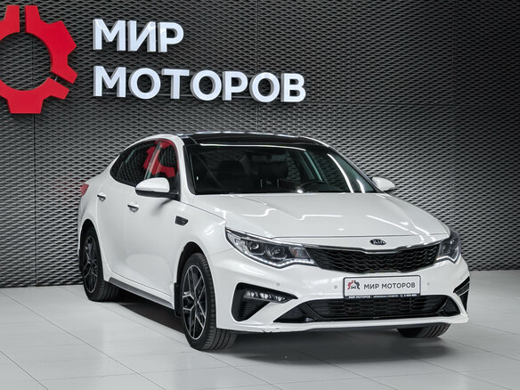 2019 Kia Optima IV Рестайлинг, белый, 1980000 рублей - вид 2
