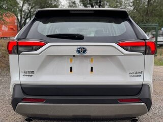 2024 Toyota RAV4 V (XA50), белый, 2830000 рублей, вид 2