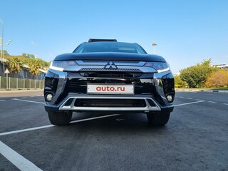 2018 Mitsubishi Outlander III Рестайлинг 3, чёрный, 2400000 рублей, вид 3