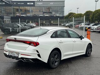 2021 Kia K5 III, белый, 2490000 рублей, вид 3