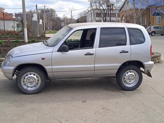 2004 Chevrolet Niva I, серебристый, 350000 рублей, вид 3