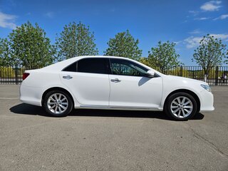 2013 Toyota Camry VII (XV50), белый, 1770000 рублей, вид 4