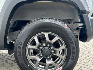 2025 Suzuki Jimny IV, серебристый, 3750000 рублей, вид 5