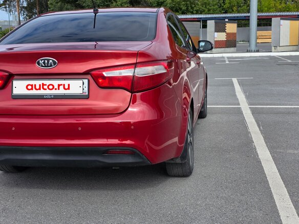2011 Kia Rio 4-speed III, красный, 800000 рублей - вид 5