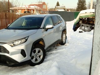 2020 Toyota RAV4 V (XA50), серебристый, 2600000 рублей, вид 1