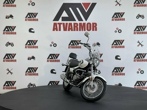 2026 Bajaj Avenger, белый, 249900 рублей - вид 1