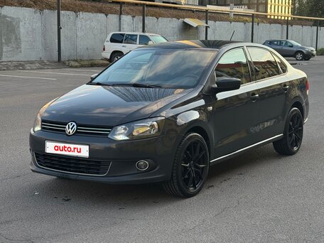 2015 Volkswagen Polo V, серый, 690000 рублей, вид 1