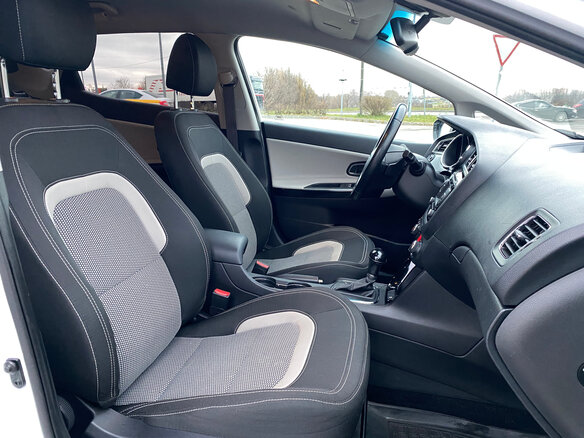 2016 Kia Ceed II Рестайлинг, белый - вид 13