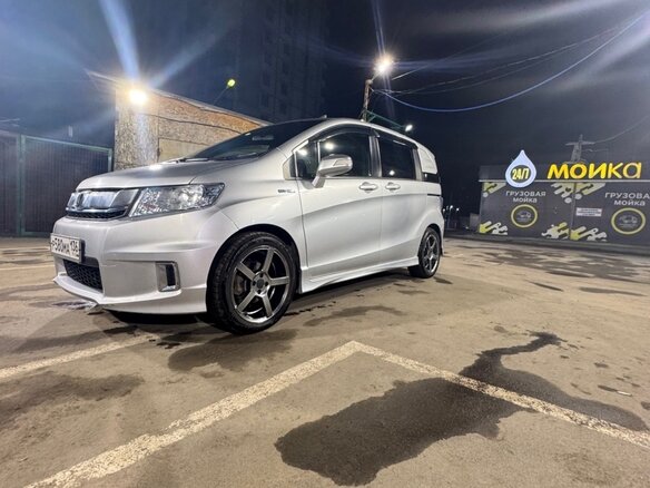 2014 Honda Freed Spike I Рестайлинг, серый, 1026000 рублей - вид 3