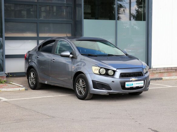 2013 Chevrolet Aveo II, серый, 279000 рублей - вид 1
