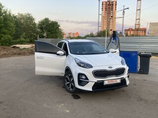 2019 Kia Sportage IV Рестайлинг, белый, 2600000 рублей, вид 4