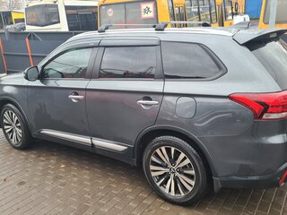 2019 Mitsubishi Outlander III Рестайлинг 3, серый, 2700000 рублей, вид 5