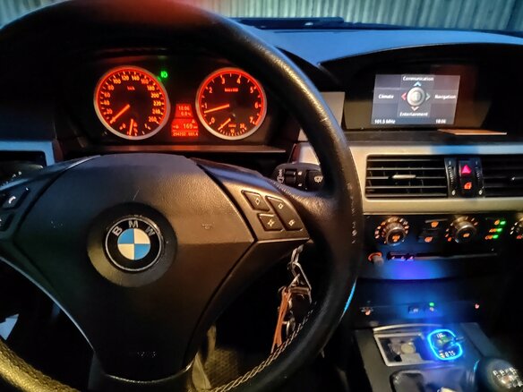 2005 BMW 5 серии 523i V (E60/E61), чёрный, 1480000 рублей - вид 12
