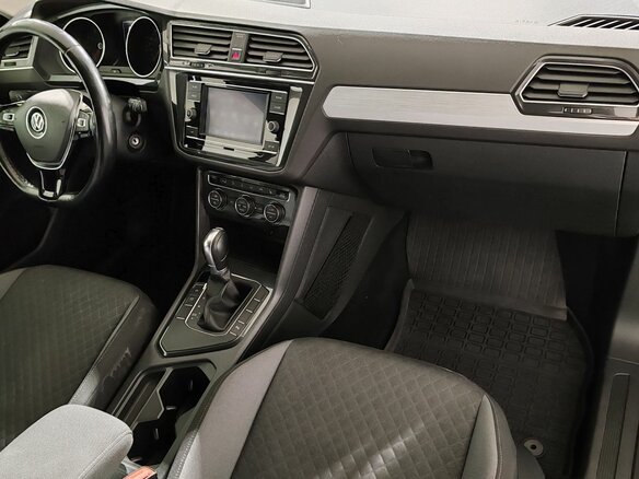 2018 Volkswagen Tiguan II, коричневый, 1690000 рублей - вид 14