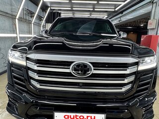 2022 Toyota Land Cruiser 300 Series, чёрный, 28000000 рублей, вид 1