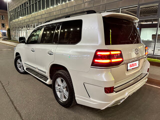 2013 Toyota Land Cruiser 200 Series Рестайлинг 1, белый, 4760000 рублей, вид 3
