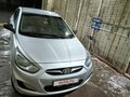 2013 Hyundai Solaris I, серебристый, 750000 рублей - вид 2