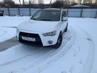 2011 Mitsubishi Outlander II Рестайлинг, белый, 1400000 рублей, вид 1