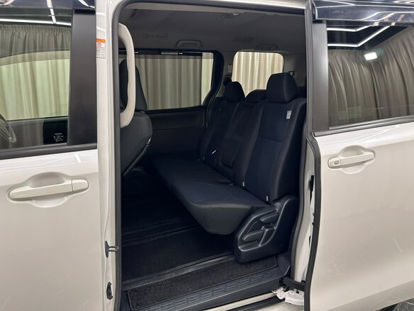 2018 Toyota Voxy III (R80) Рестайлинг, белый, 2199999 рублей - вид 18