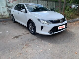 2017 Toyota Camry VII (XV50) Рестайлинг, белый, 2700000 рублей, вид 2