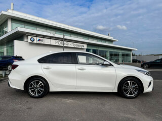 2022 Kia K3 II Рестайлинг, белый, 2197000 рублей, вид 4