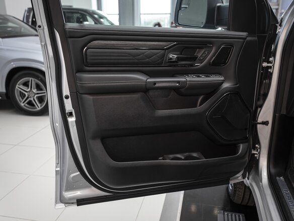 2026 Ram 1500 Crew Cab V Рестайлинг, серебристый, 9390000 рублей - вид 10